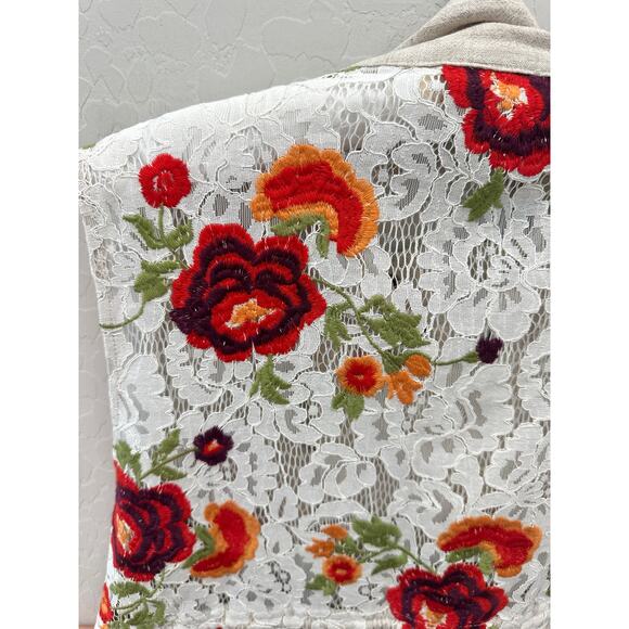 ENTRO | Beige Linen Blend Eyelet Lace Floral Back Lightweight Vest | Medium - Picture 5 of 9